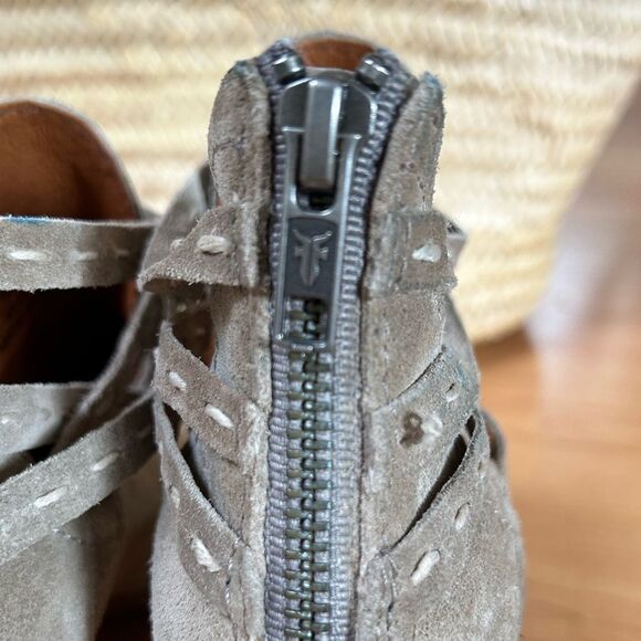 FRYE Women's Naomi Pickstitch Shootie Ankle Boot Ash Grey Suede Size 6 GUC - Picture 11 of 11